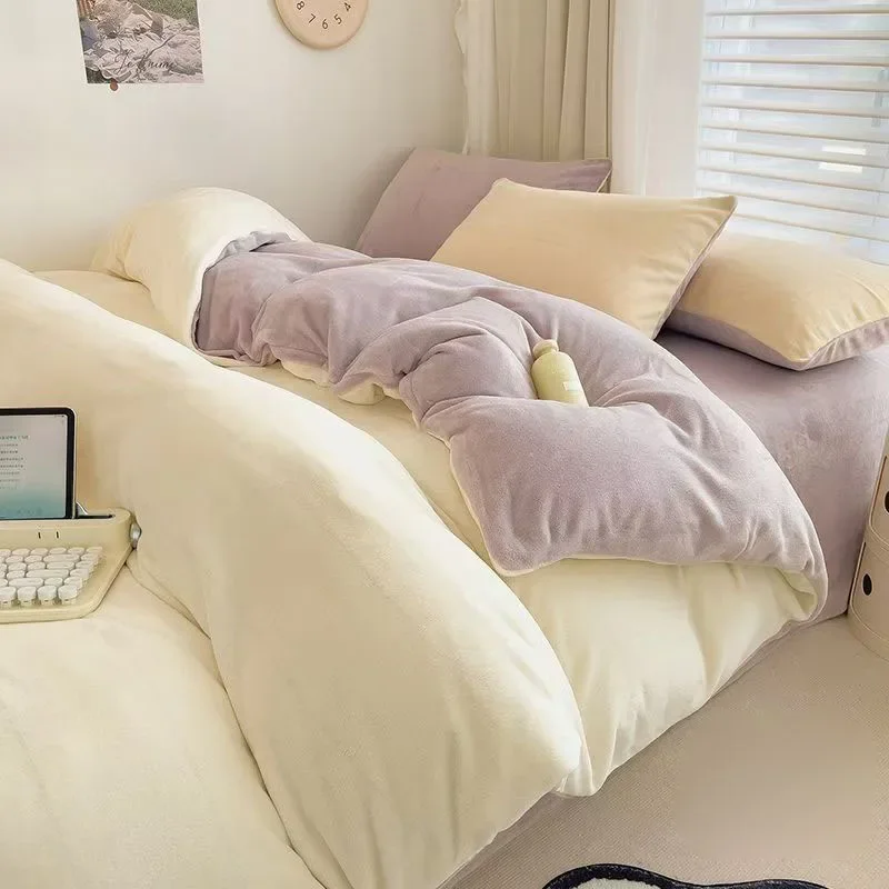 Осенний зимний плед из молочного велюра