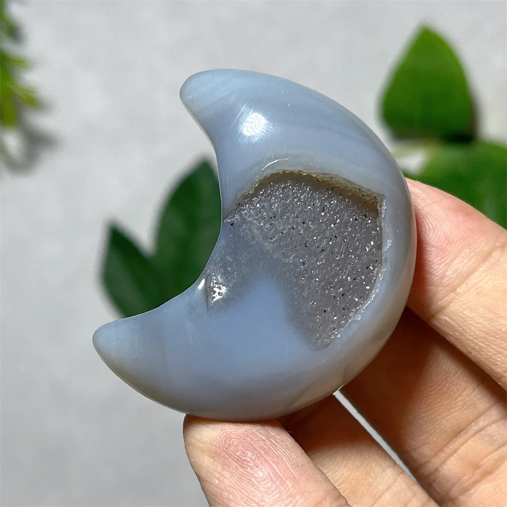 

Natural Carving Palm Moon Stone Energy Gemstones Reiki Crystal Reiki Massage Mineral Feng shui Quartz Home Decoration