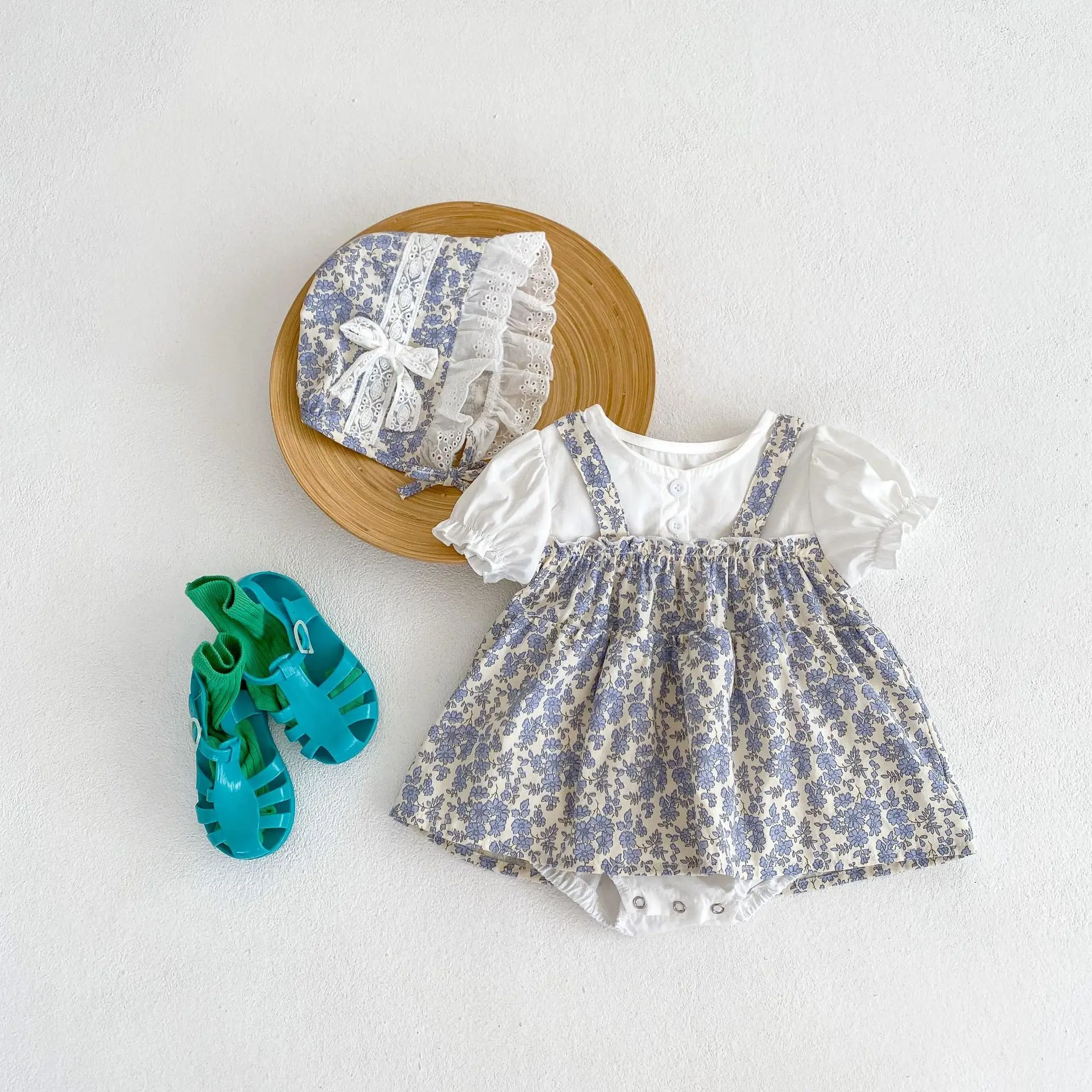 Ins summer clothes full moon baby clothes small broken flower princess triangular baby clothing set with hat bodysuit