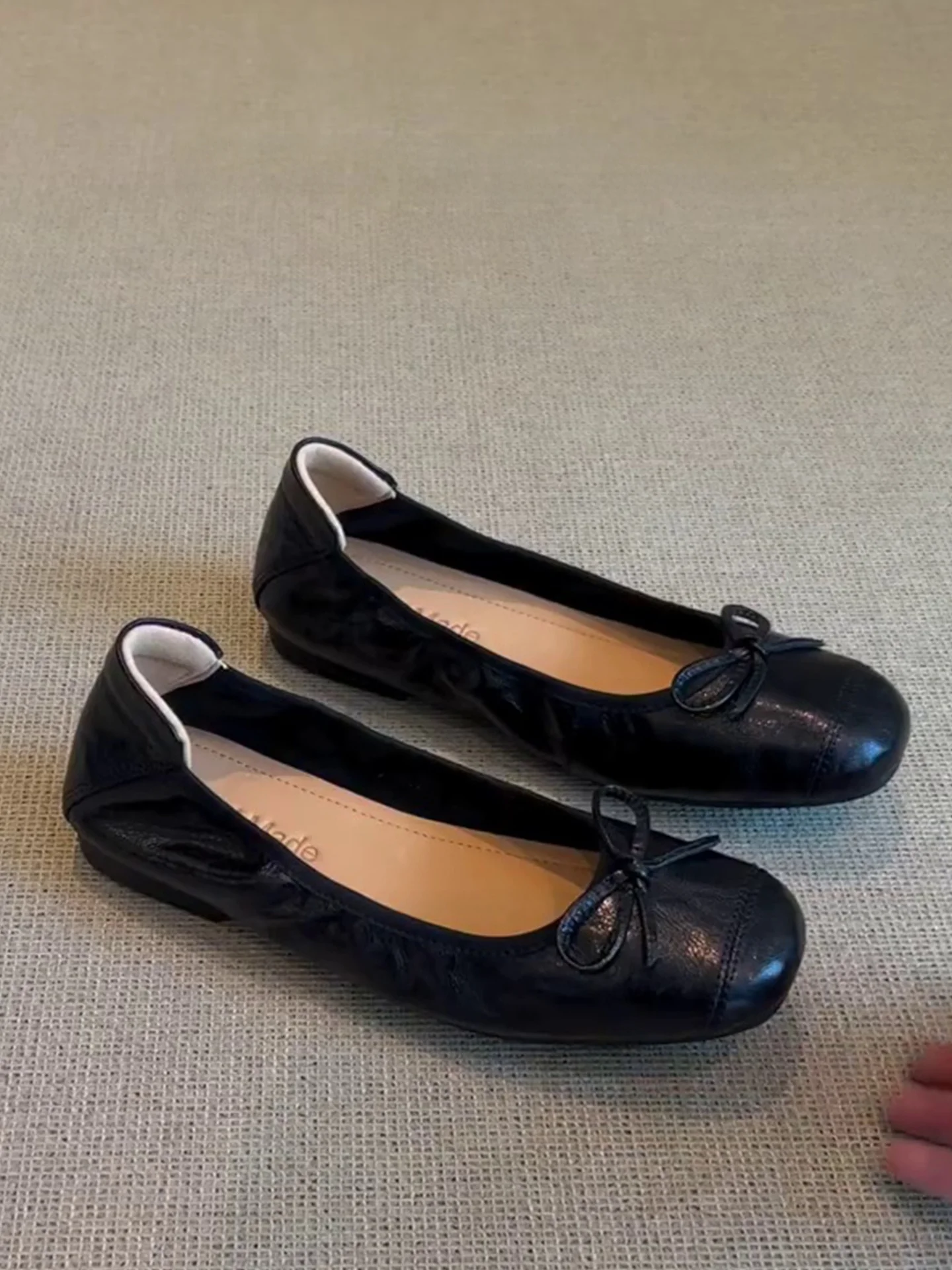black-leather-slip-on-ballet-flats-with-bow-detail-women's-fashion-shoes-comfortable-soft-bottom-round-toe-flat-heel