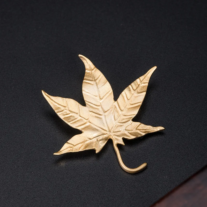 Women Men Gold Maple Leaf brooch Personalized Clothing Accessories Pin