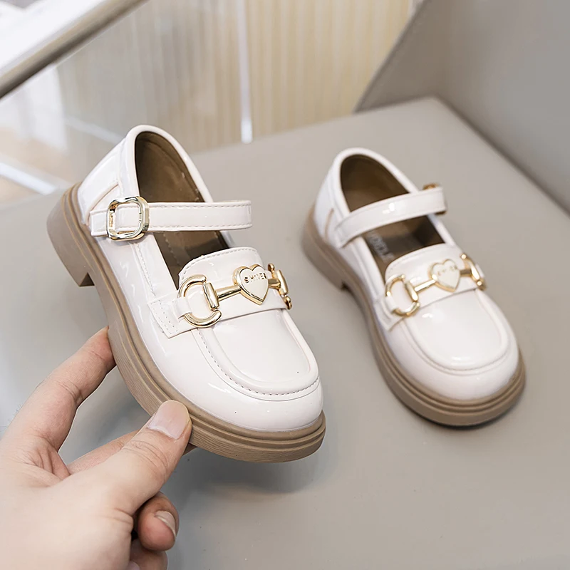 Girls\' leather shoes 2024 new soft sole British style small leather shoes kid\'s Metal buckle diamond heart casual leather shoes