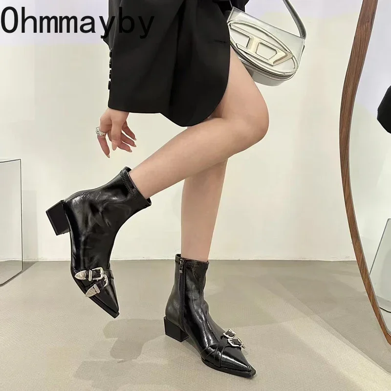Zimowe botki damskie moda szpiczasty nosek krótkie Botas damskie eleganckie kwadratowe niskie obcasy metalowa dekoracja obuwie damskie