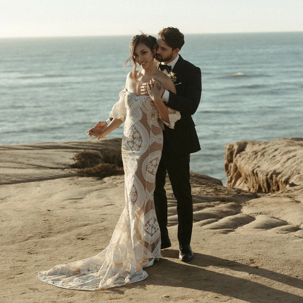 Mermaid Luxury Lace Wedding Dress Unique Pattern Sweetheart Short Lantern Sleeves Low Cut Backless Zipper Customized Bridal Gown