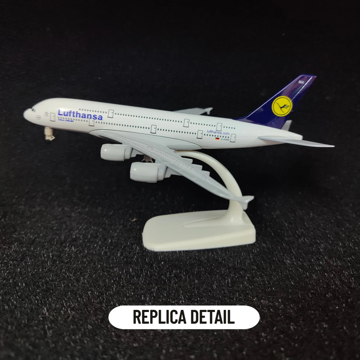 Scale 1:250 Metal Aircraft Replica, Lufthansa A380 Airplane Aviation Model Miniature Art Room Decoration Kid Fidget Boy Toy