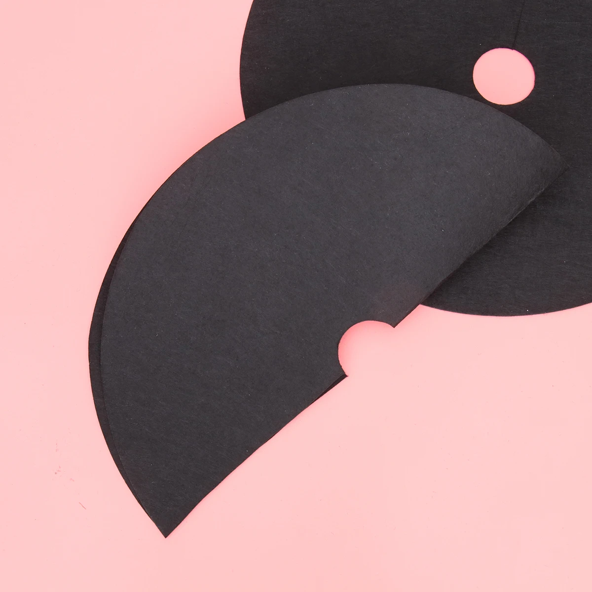 

10pcs Weeding Cloth Nonwoven Biodegradable Thickened Ground Cover Fabric Garden Orchard Round Cloth Black 42Cm Diameter 5Cm