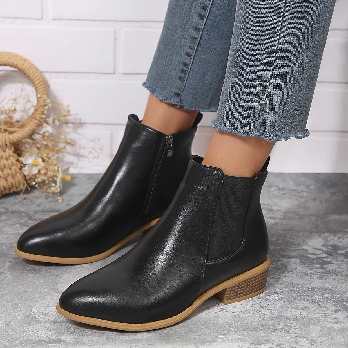 

Women Chelsea Boots Brand Retro Comfortable Fashion Boots Women Outdoor Lightweight Casual Shoes for Women Zapatos De Mujer