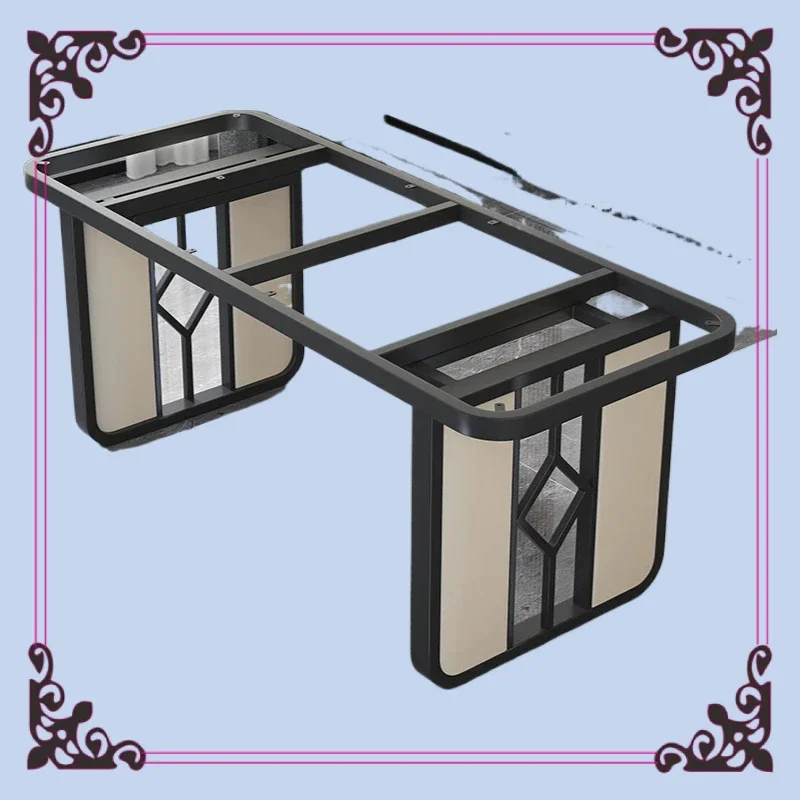 

Легкий роскошный обеденный стол из мраморной плиты с ножками из нержавеющей стали на треноге.