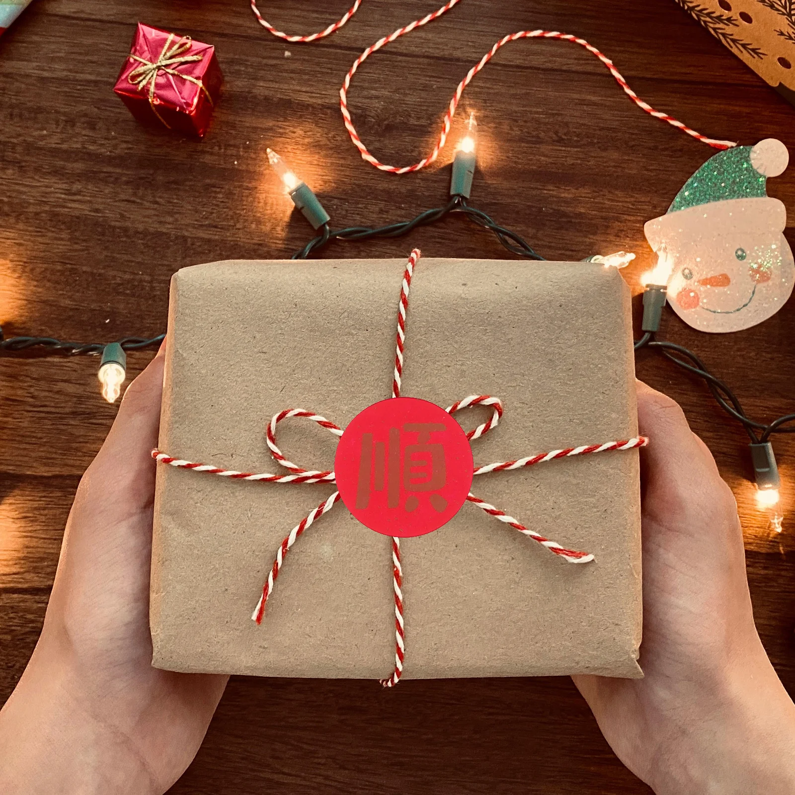 

1 Roll of Fu Character Sticker Chinese New Year Decorative Sealing Stickers for Gift Boxes Greeting Cards Bouquets Party Favors