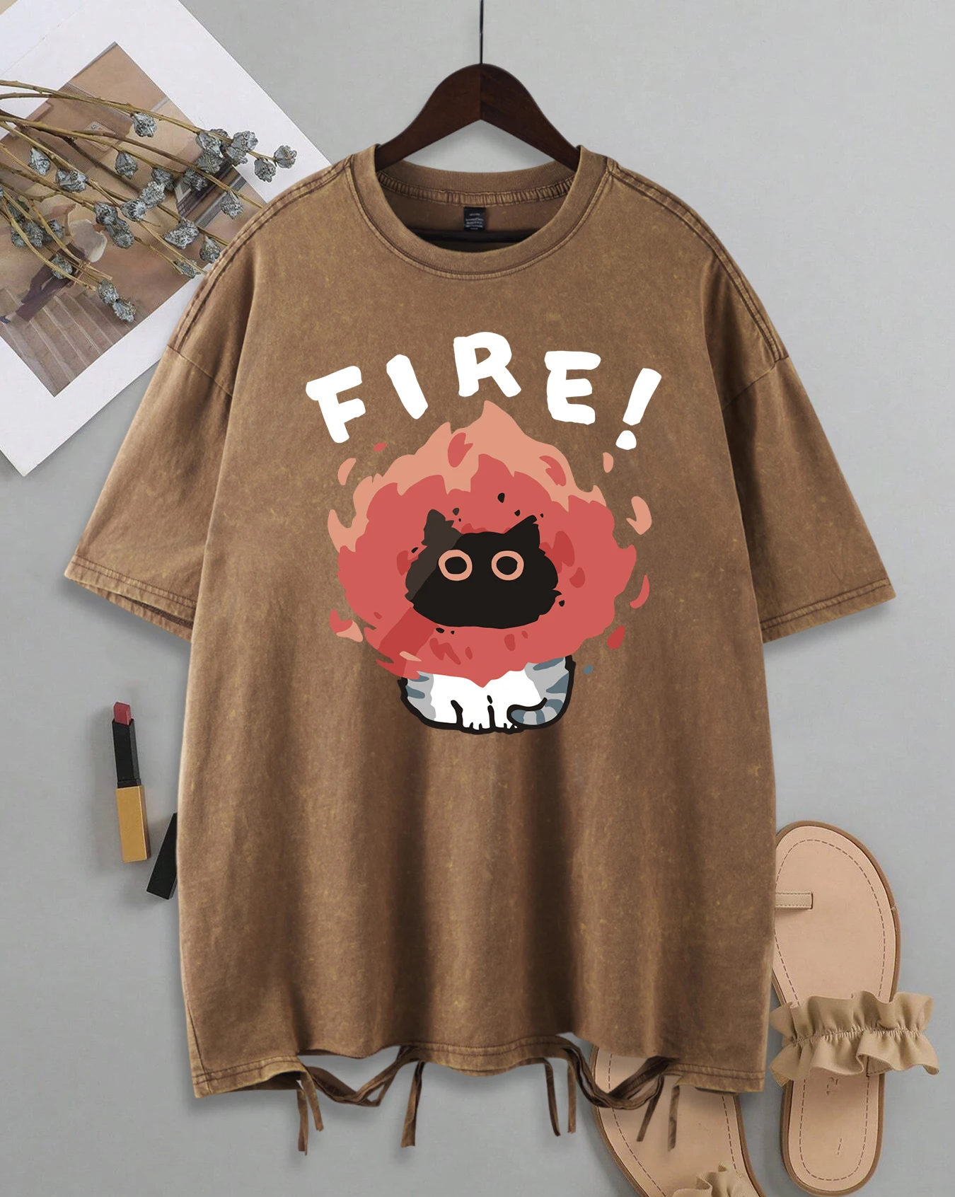 

Футболки с мультяшным котом и огненной головой с принтом потертых отверстий, женские летние хлопковые футболки, универсальные повседневные футболки с коротким рукавом