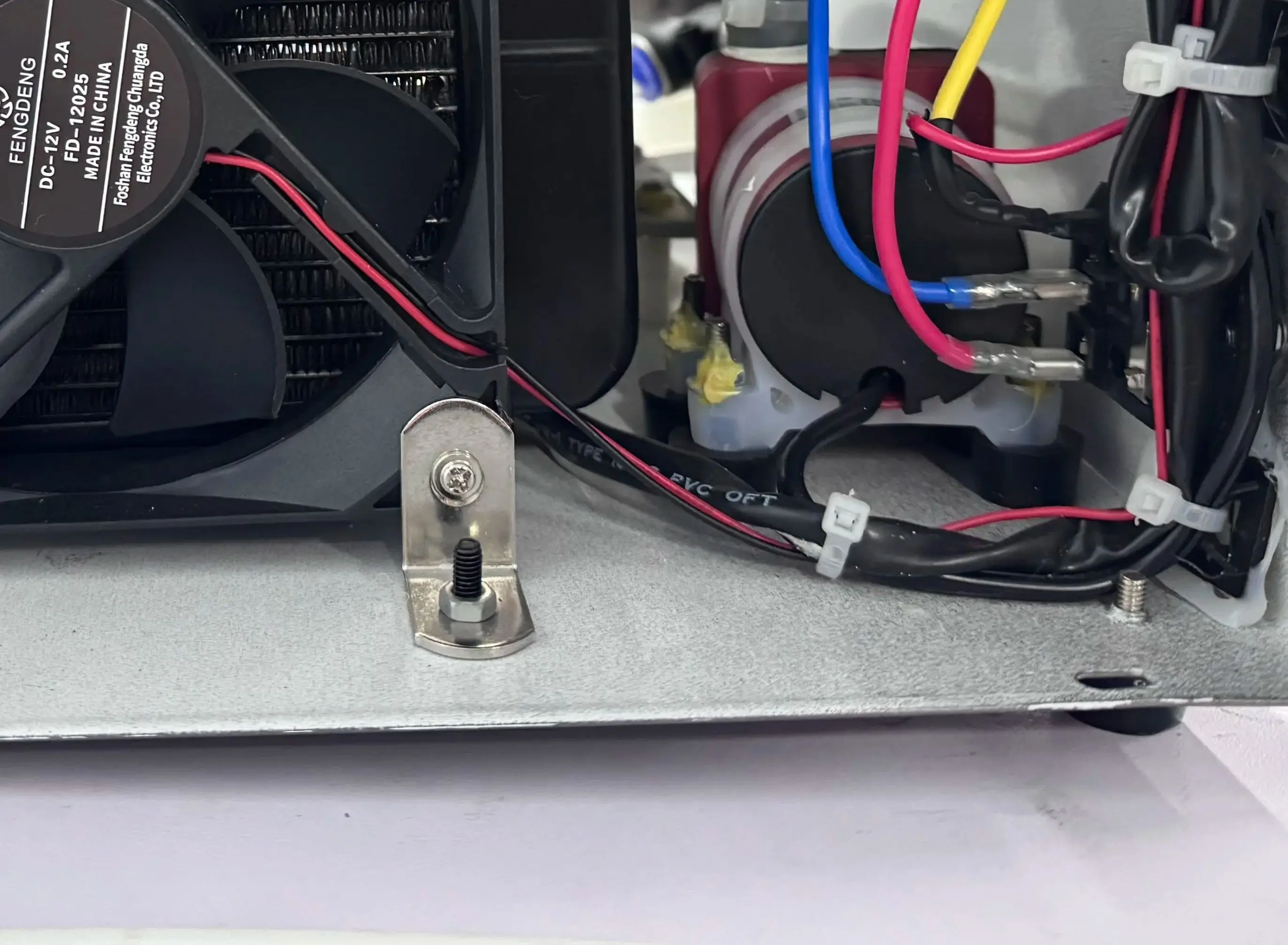 

Самый популярный высокомощный диодный лазер для удаления волос 755нм 808нм 1064нм, безболезненный эпилятор Ice Titanium для салонов