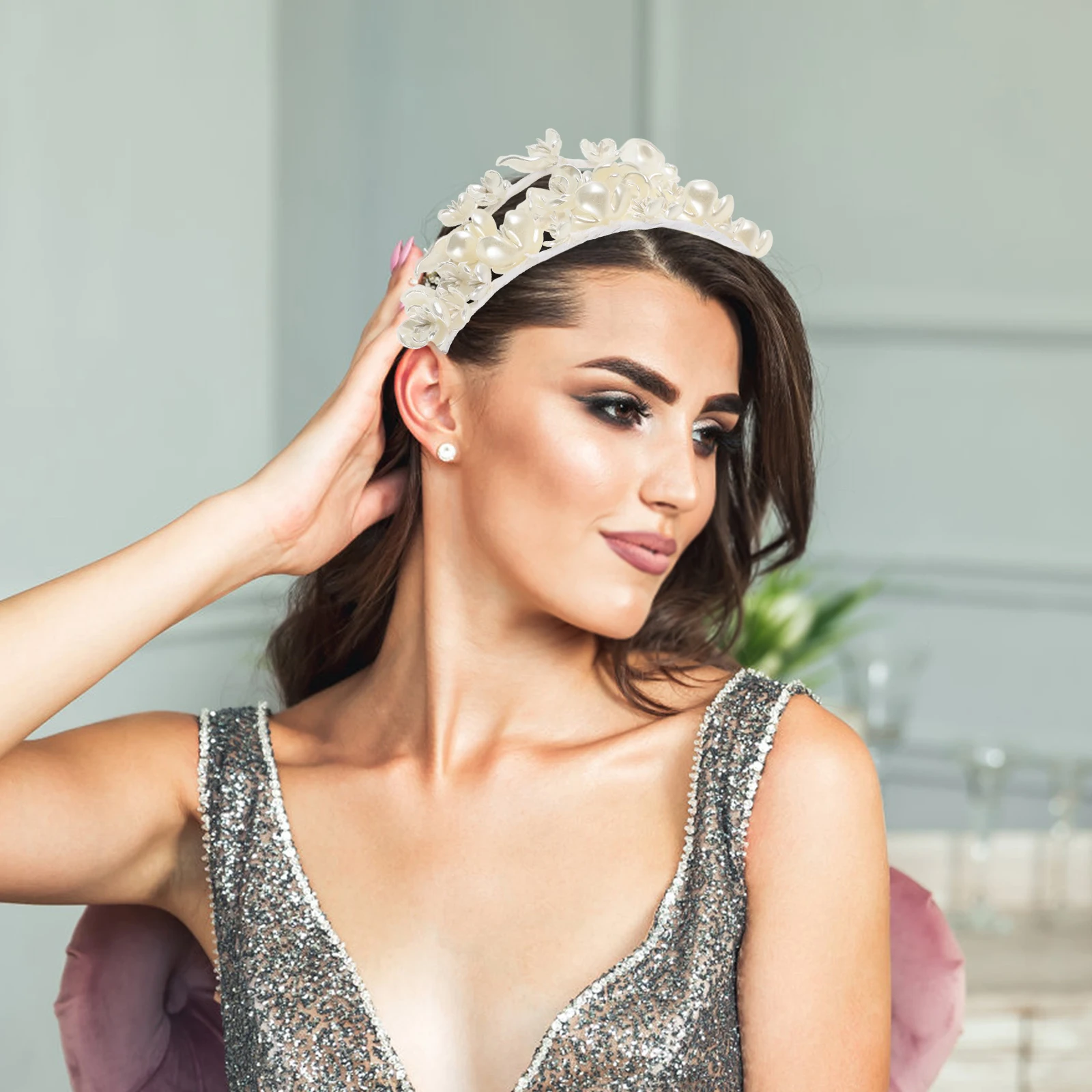 

Pearl Tiara Crown Headpiece for Bride Women Girls Elegant Wedding Hair Accessories Retro Bridal Crown Decor Lightweight