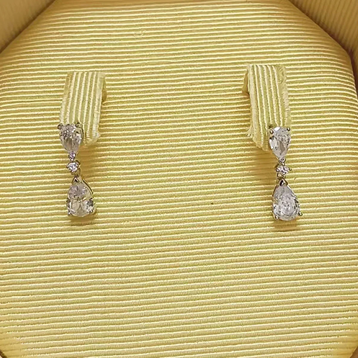 2026 Hoge kwaliteit fijne jubileum sieradenset charme witte geometrische kristallen mode kettingen oorbellen romantisch cadeau voor vrouwen