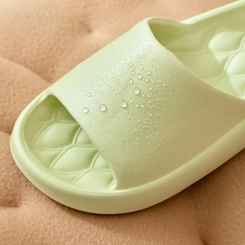 Chinelo feminino de verão em EVA macio, modelo chinelo masculino da moda para casa, sandálias adoráveis para casais, cores vibrantes, lançamento 2025, chinelos casuais de praia para adultos._voghion.com