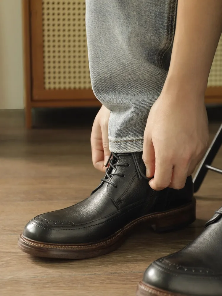 جديد ريترو الرجال مريحة جلد طبيعي حذاء من الجلد جلد البقر جولة تو منصة الأزياء اليدوية بلون عالية أعلى الأحذية