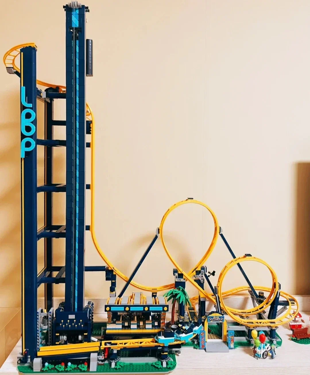 The New Loop Roller Coaster Amusement Park Model Building Block City Bricks Kits for Christmas Birthday Gifts 3756pcs