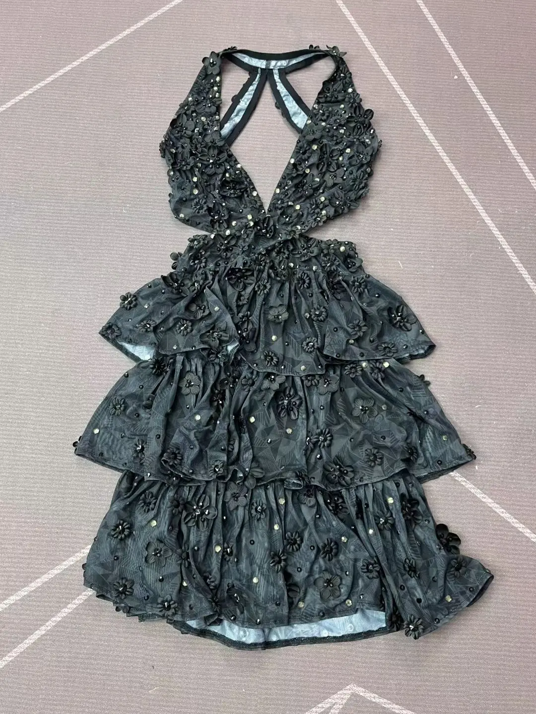 Backless Black Pleated Mini Dress Deep V Neck Spicy Girl Outfit Flower Sheer Mesh Short Dress Prom Homecoming Dress Heisenlin