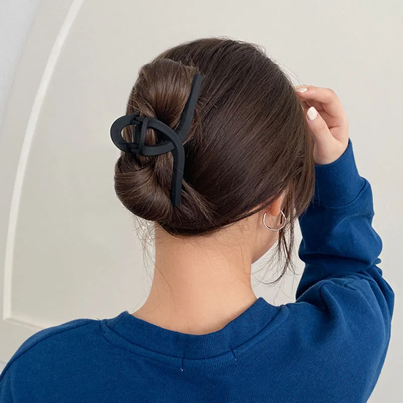 Black Geometric Hair Clip for Women 2