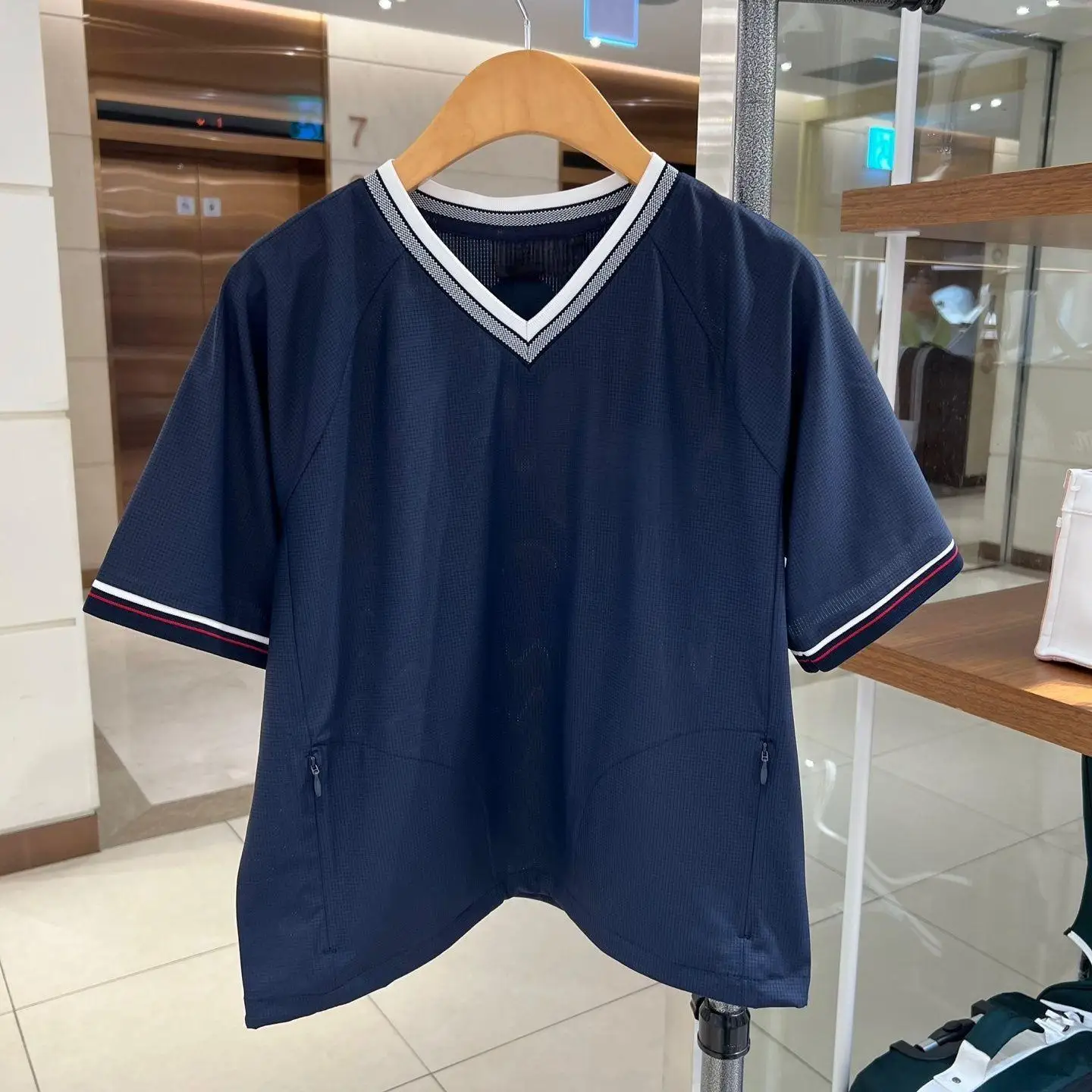 2026 New Women's Golf Apparel: Lightweight, V-Neck, Breathable, Cooling, Short-Sleeve Casual Top