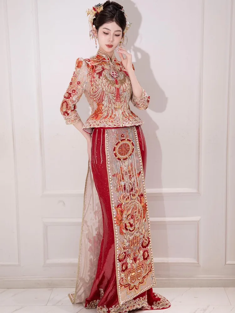 

The new Chinese-style wedding dress for brides in red toasting and dragon phoenix