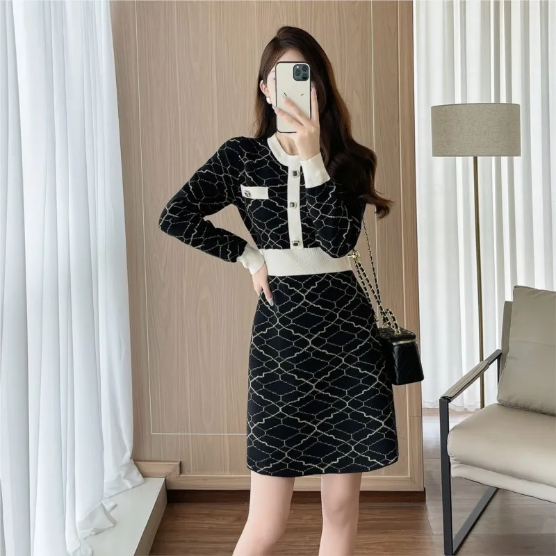 Czarna dzianinowa sukienka damska Elastyczny żakard zapachowy Sukienka wiosenno-jesienna elegancka rekreacyjna Sukienka mini jednoczęściowa