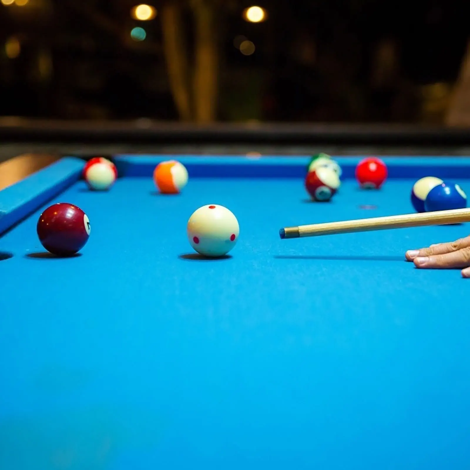 

Premium Phenolic Resin Billiard White Ball Strong Impact Resistant Great for Leisure Exercise and Training Cue Balls for Pool