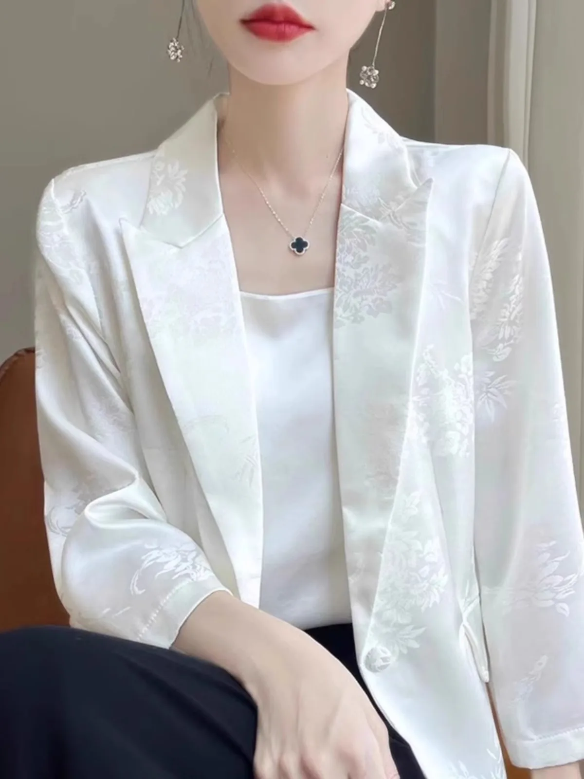 

Высококачественный ацетатный атласный костюм Ele с вышивкой, женский универсальный плиссированный утягивающий повседневный костюм прямого кроя