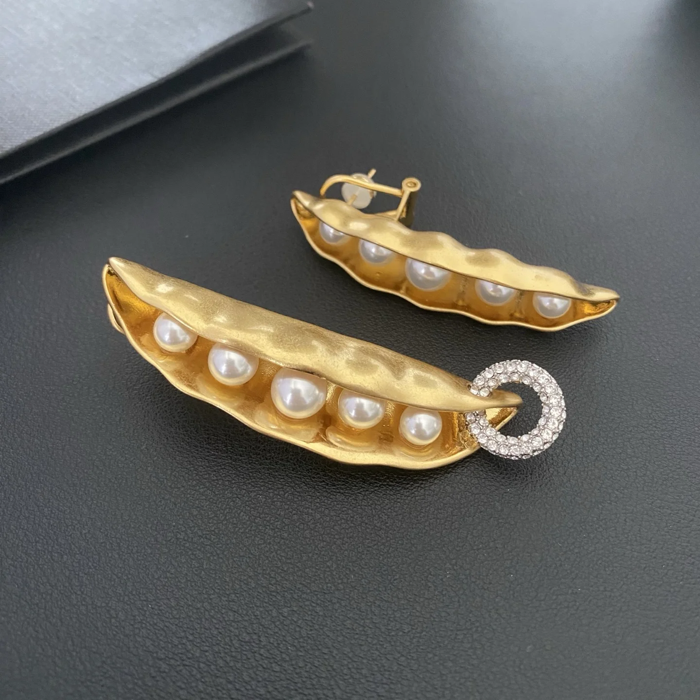 

Hot Europe Fashion Gold Silver Pea Pearl Luxury Earrings Woman Designer Party Jewelry Trend