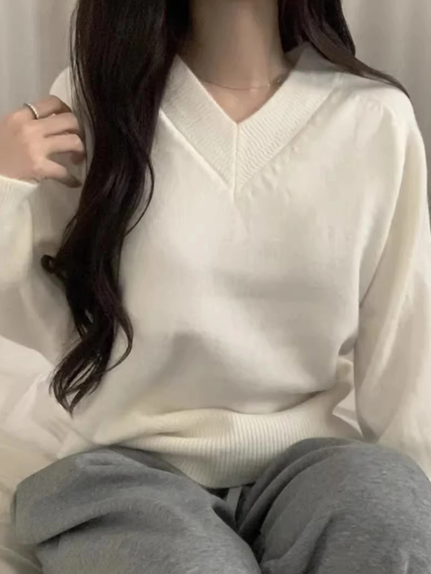 

Мягкий вязаный свитер с длинными рукавами и V-образным вырезом для женщин, новинка ранней весны, свободный универсальный свитер малого размера, в корейском стиле, для повседневной носки