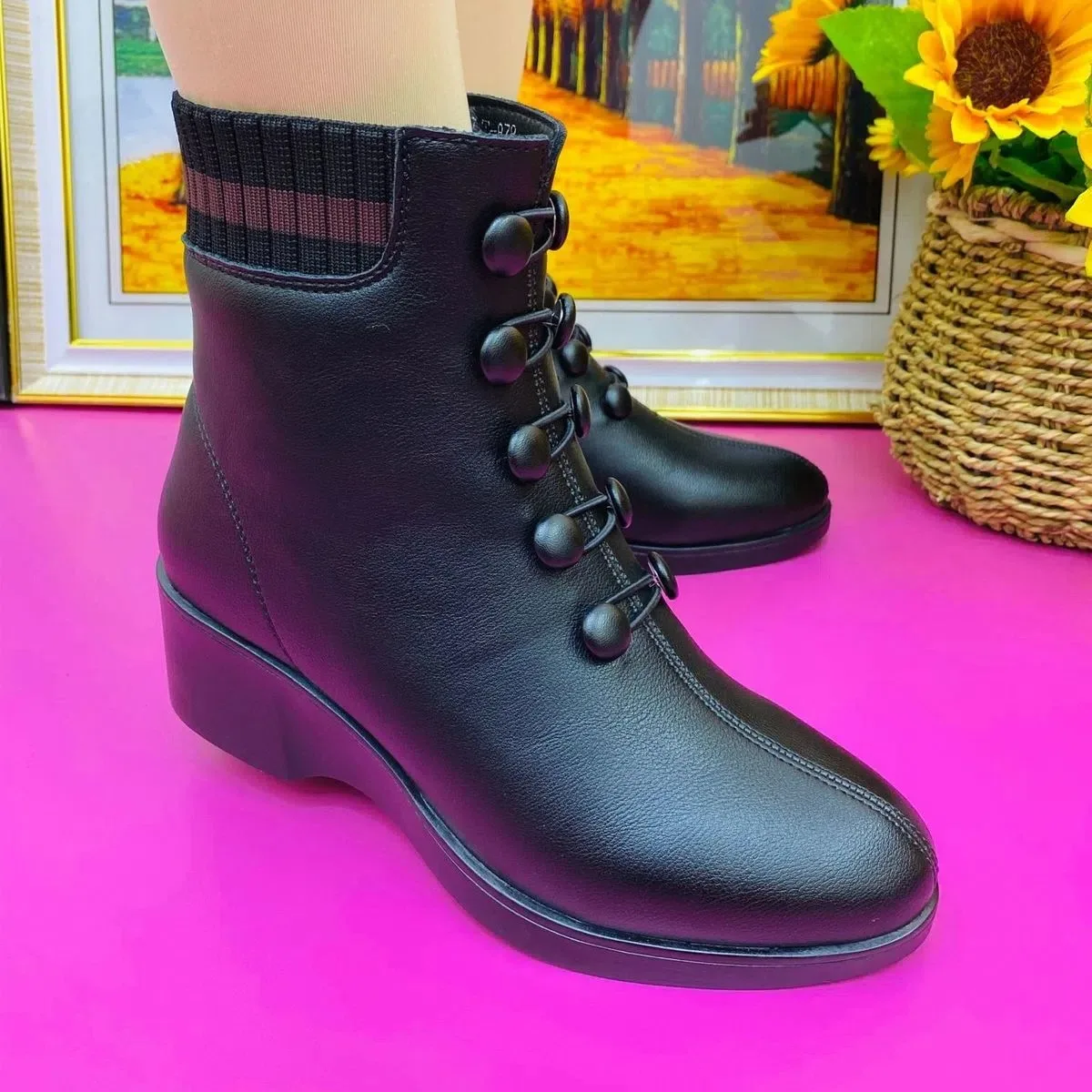 Botas de calcetín de cuña roja con botones para mujer, zapatos de cuero forrados de piel, botines de plataforma cómodos para mujer, Invierno