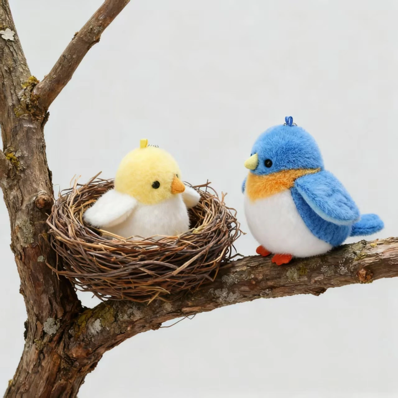 Weich strukturierter, bunter Plüschtier-Vogel, ein bezaubernder Chickadee, Papagei oder Sparrow-Schlüsselanhänger, Rucksack-Anhänger-Geschenk