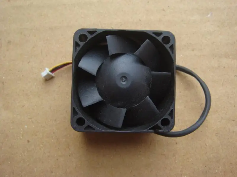 Taiwan PSD1204PQB1-A 4CM 40MM 40*40*28MM 4*4*2.8CM  4028 12V 4.7W 3 lines server inverter cooling fan