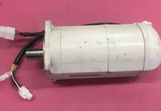 MSM082A4B   SERVO MOTOR  ,    In good working condition, free shipping   A
