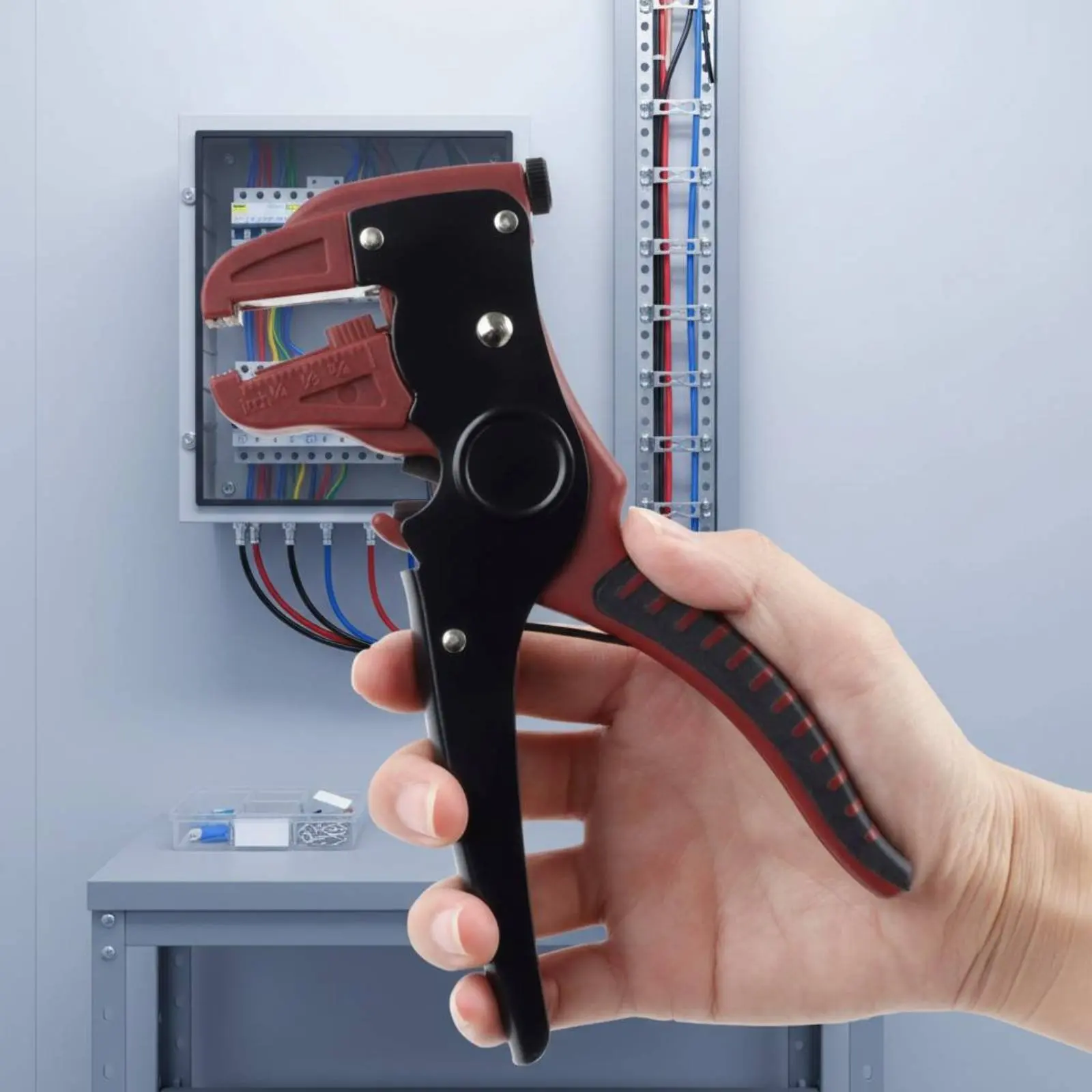 

Multifunction Stripping Pliers 3-in-1 Wire Stripper Crimper Cutter Automatic Wire Stripper Non-Slip Grip Terminal Crimping Tool