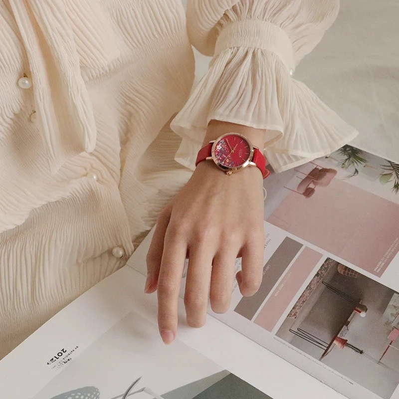 Dameshorloge in retrostijl, modieus en eenvoudig ontwerp, klein en delicaat damespolshorloge, perfect voor vrouwelijke studenten.