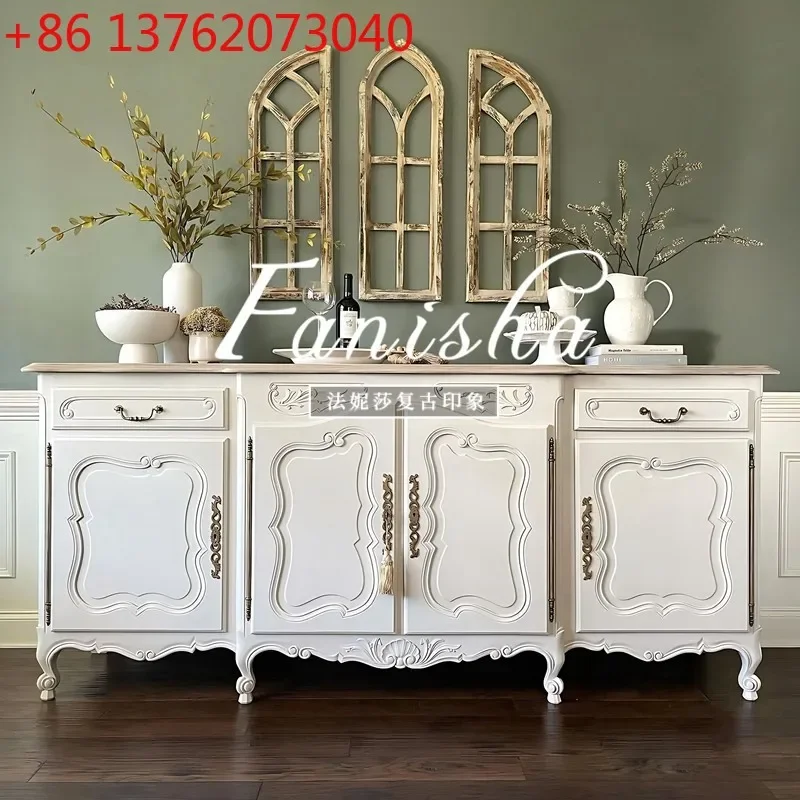 

Французский средневековый пристенный шкаф-буфет из массива дерева с интегрированным местом для хранения, белый, в стиле французского белого стиля.