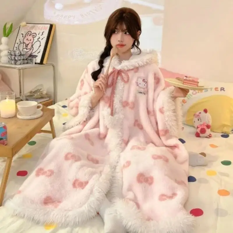 Piyama kartun Hellokitty jubah tidur wanita, pakaian rumah beludru karang tebal dan beludru musim gugur musim dingin lucu