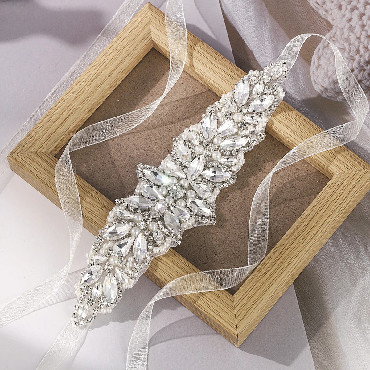 حزام زفاف فضي عالي التحمل لؤلؤ فاخر مزين بالزهور على الطراز الكوري حزام خصر إكسسوارات فستان أحجار الراين وشاح للنساء