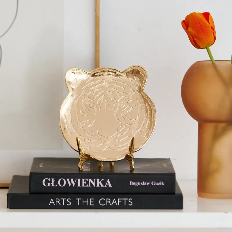 Indian European light luxury gold tray ornament, lion jewelry plate, lipstick ornament plate