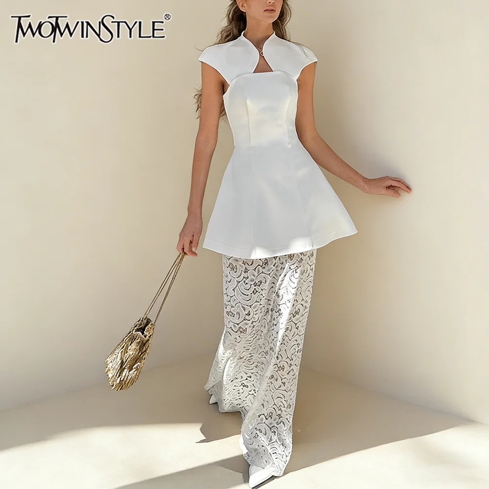 

TWOTWINSTYLE Белый комплект из двух предметов с кружевными вставками: женский топ без рукавов с круглым вырезом и юбка во французском стиле для офиса, летняя мода, новинка