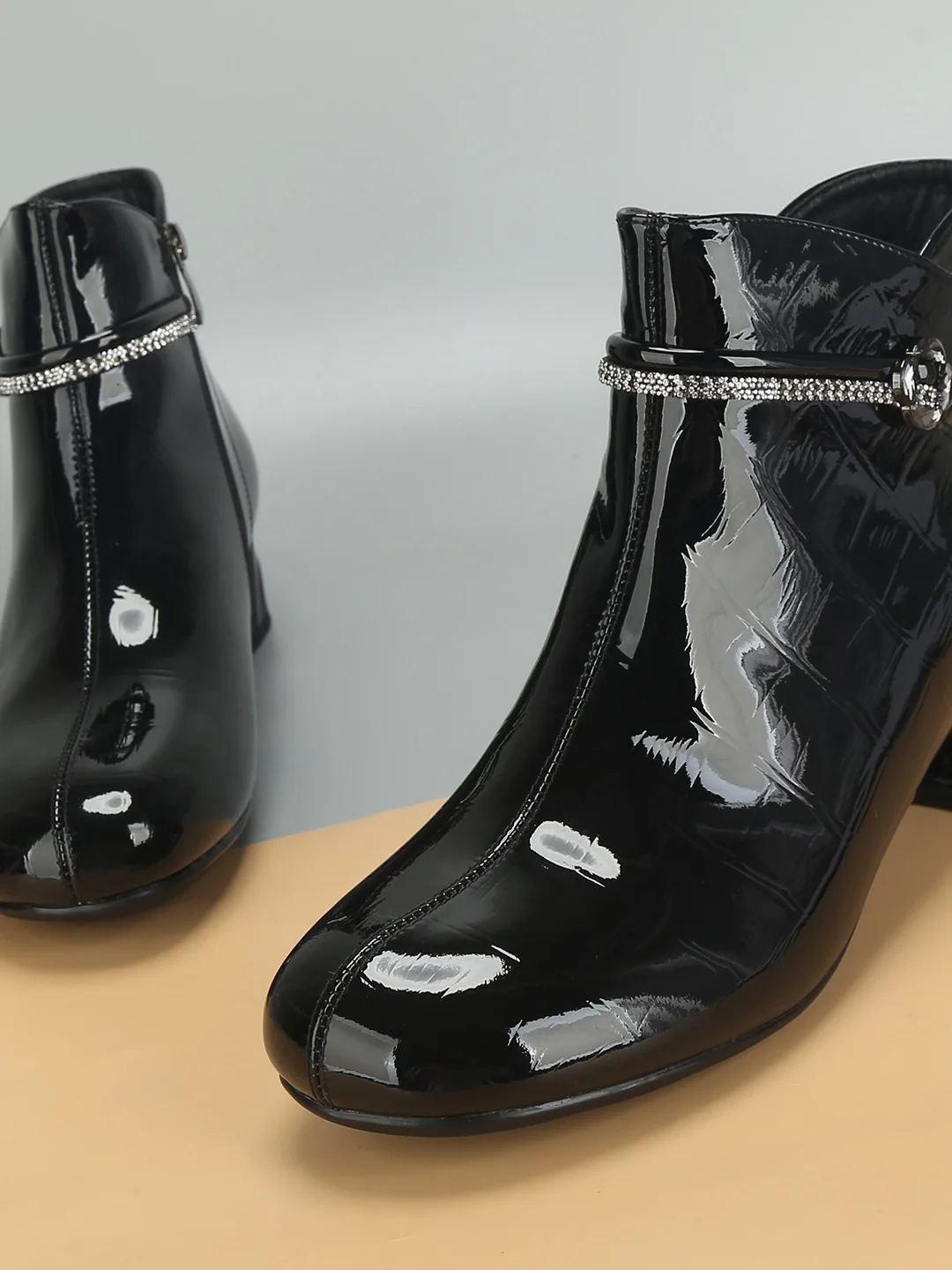 

Women's Wide Front Palm Boots Short Boot Winter Warm Fashion Boots round Toe mid Heel Rubber Outsole Leather Cover