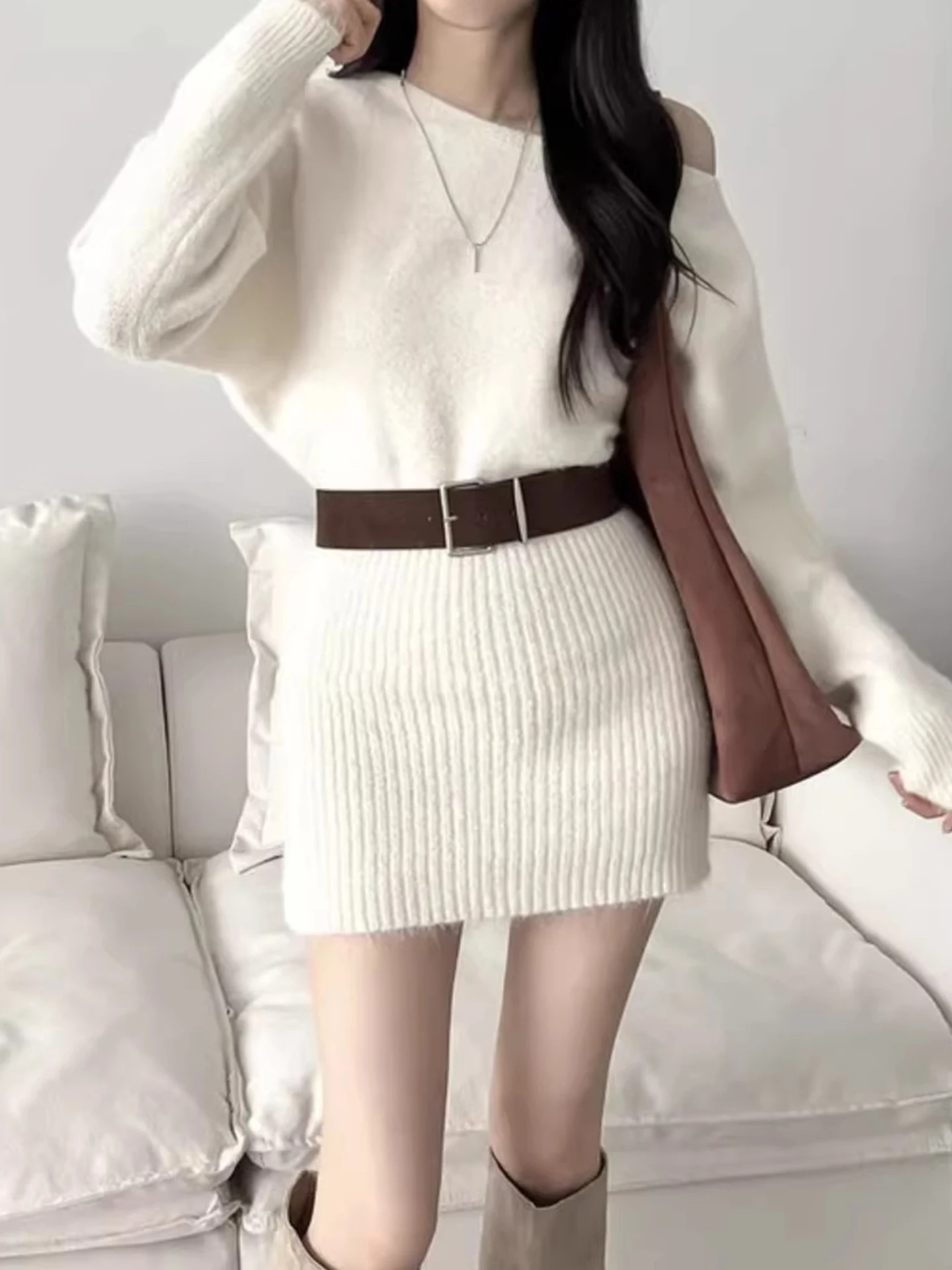 

Женская приталенная блузка в корейском стиле, модная, для повседневной носки, с узором в виде ребер, с открытыми плечами, весенняя новинка