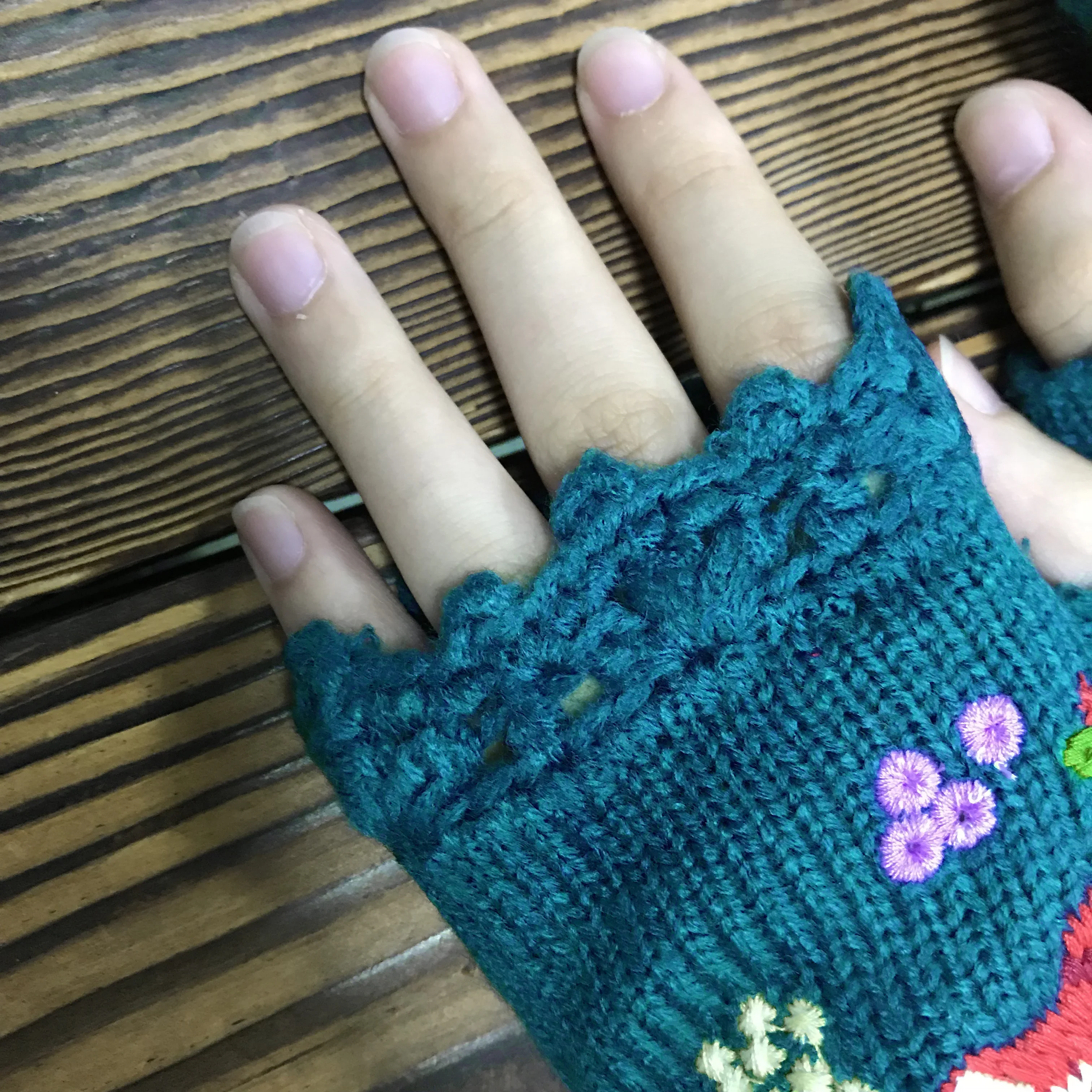 Fashion Women\'s Autumn Knitted Handmade Embroidery Gloves Embroidered Fox Flowers Mid Long Half Finger Warm Wool Winter Gloves