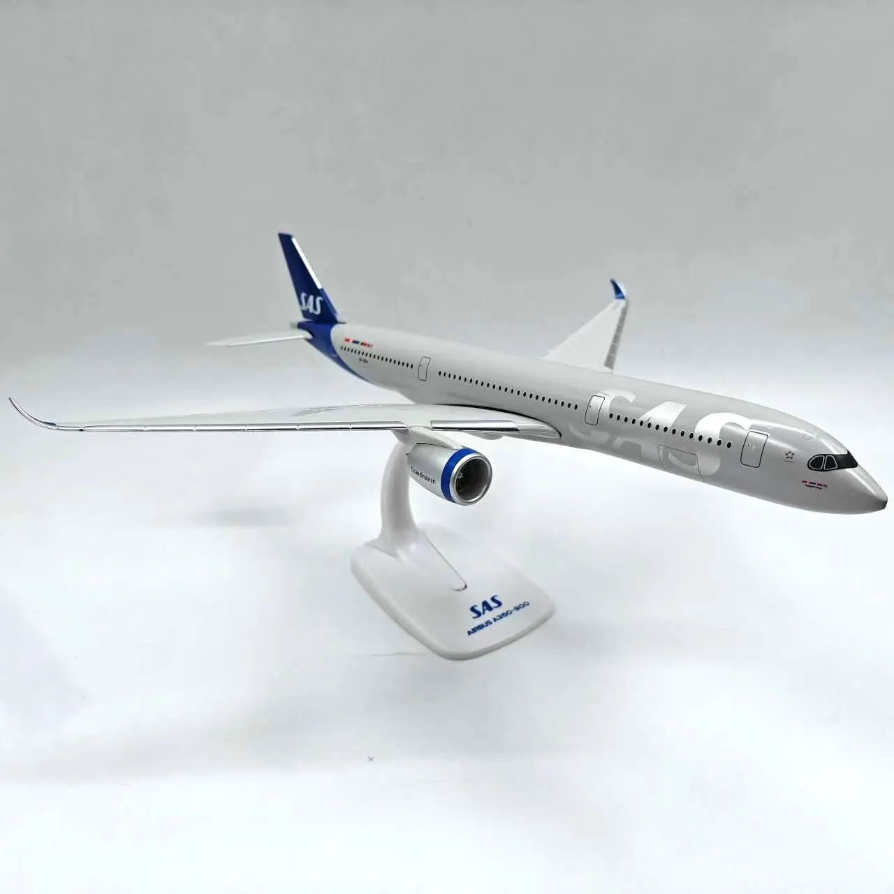 

Plane Model 1/200 Scale A350-900 SAS Airline 350 Scandinavian Airlines Children Toys Replica Airplane Models ABS Plastic Model