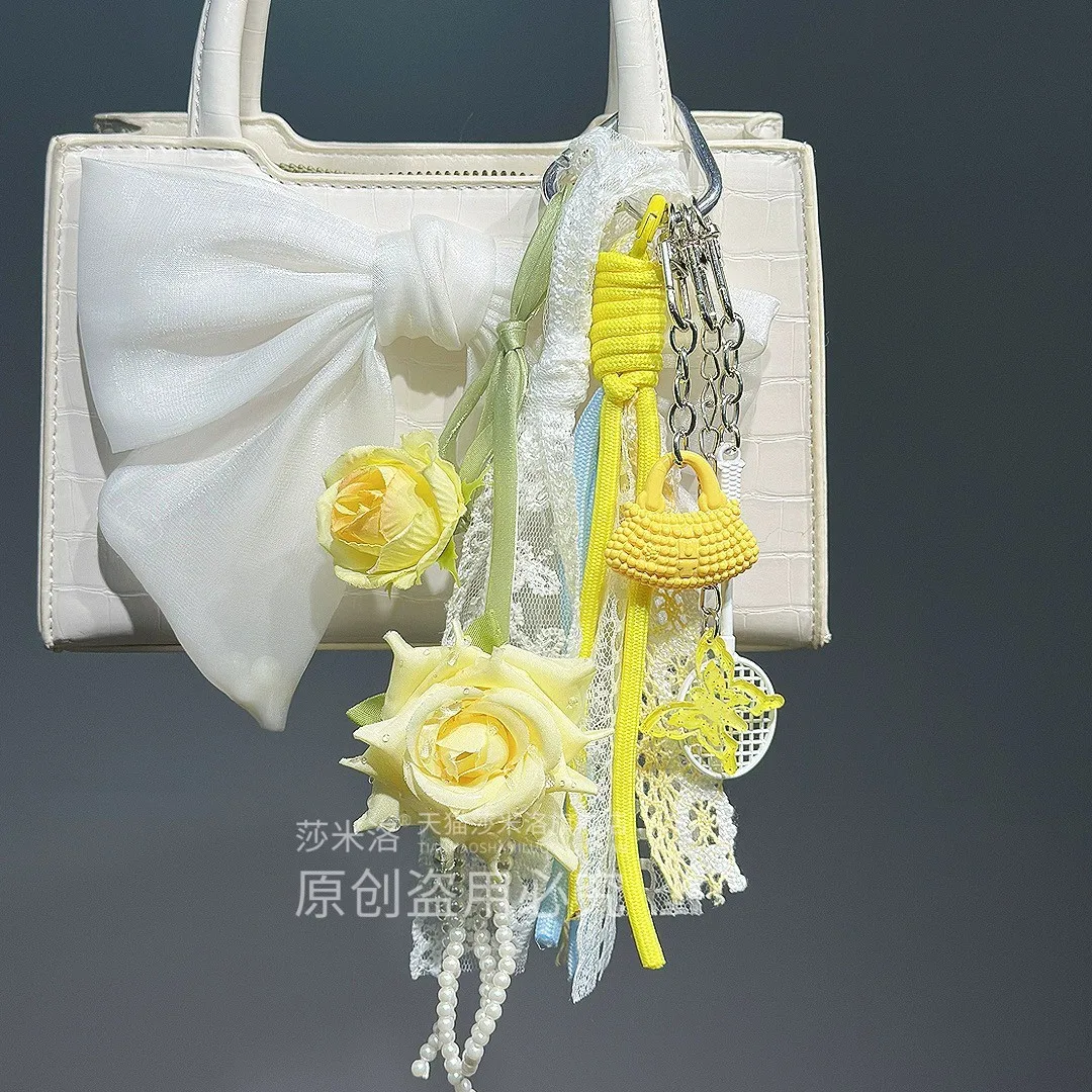 พวงกุญแจคาวาอี้ลายเฮลโลคิตตี้สไตล์ Y2K สำหรับตกแต่งกระเป๋าเป้สะพายหลัง กระเป๋าถือ ของตกแต่ง DIY สำหรับผู้หญิง พร้อมพู่ลูกไม้ลายดอกกุหลาบ