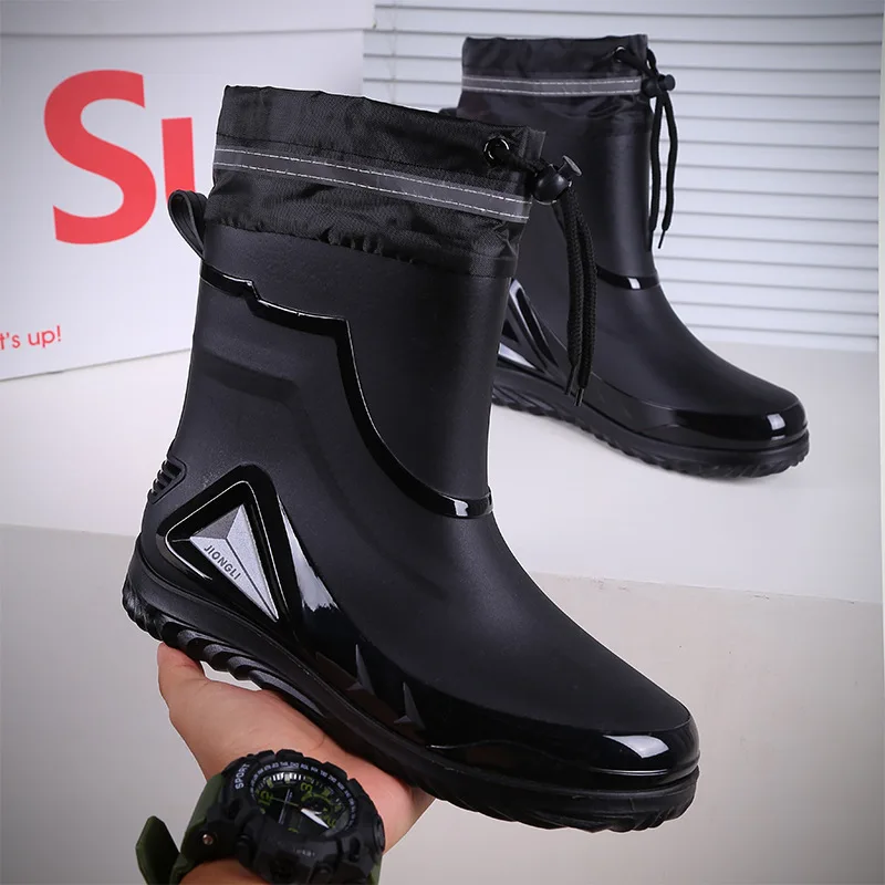 

Faionable Men's Rain Boots Waterproof Slip-On Work Se oes Outdoor Rubber Boots Kitchen Non-Slip Fce Lined Rain Boots