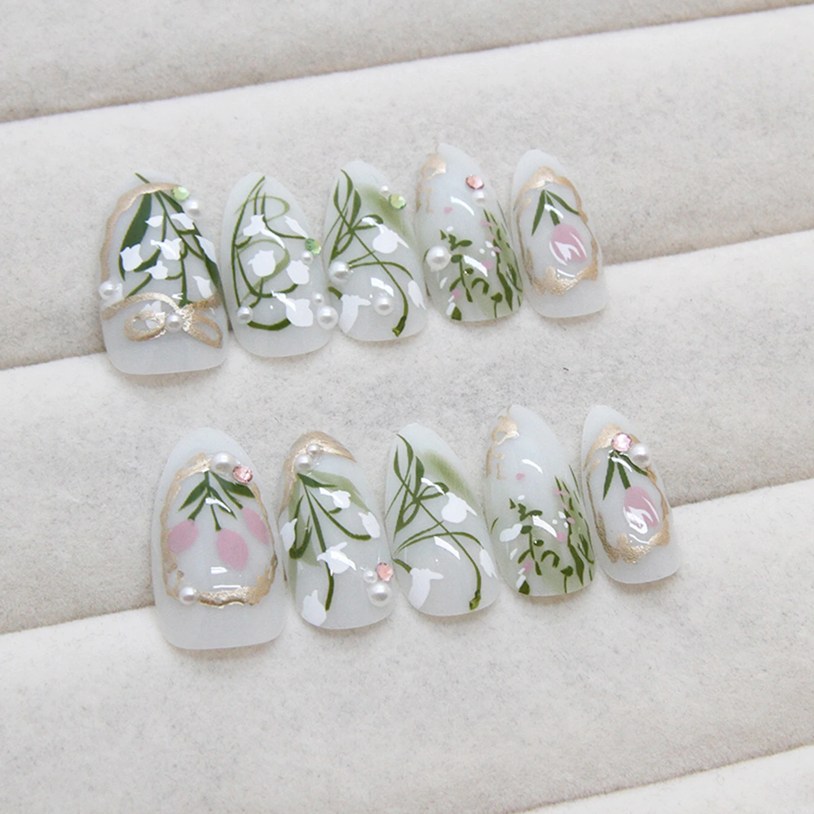 24 Stück Orchideenblüten zum Aufdrücken der Nägel, hellgrün, Mandel, künstlicher Nagel mit Perle, goldene Schleifen, buntes Doamind-Dekor, niedliche DIY-Maniküre – Detail 4