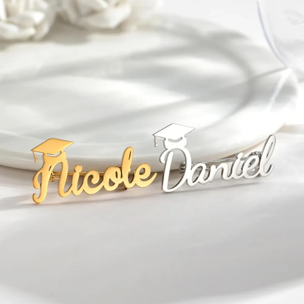 

Персонализированная брошь-шапочка врача с именем, позолоченный значок из нержавеющей стали, памятный подарок выпускнику, учителю, студенту