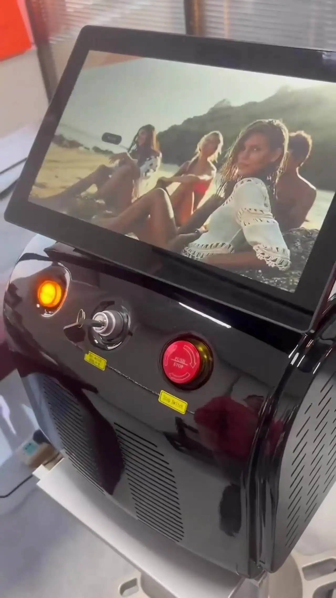 

Professional Diode Laser Hair Removal Machine 755nm/808nm/1064nm 3 Wavelengths Ice Titanium for Face Body Salon