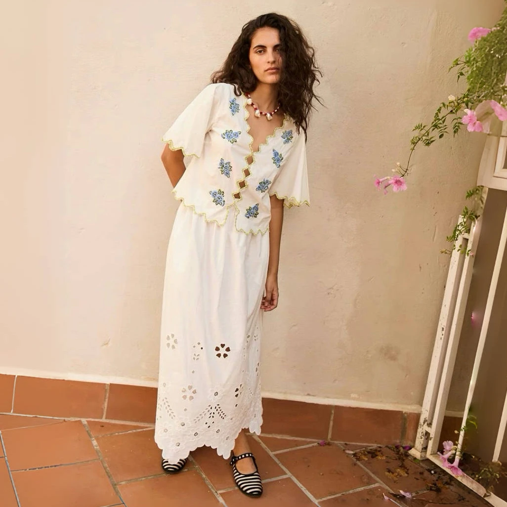 

Sisse Blue Cotton Embroidered Shirt Wave French Style Straight Cut Short Sleeve V-Neck Women's Summer Fashion Shirt